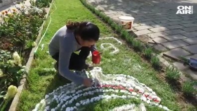 Детски рисунки и подредени цветни алеи очакват папа Франциск в Раковски