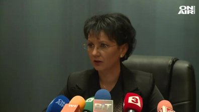 Арнаудова: Намаленият нальот на летците е довел ВВС до колапс