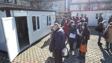 Опашки, лични лекари без ваксини... Повечето от "зелените коридори" затвориха
