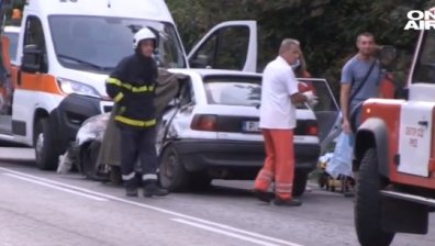 5-годишно дете загина в адски челен сблъсък между кола и бус край Русе