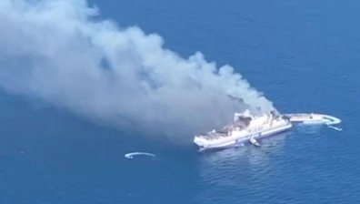 Интубираният българин в Корфу е с много ниска сатурация, стотици документи са изгорели