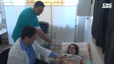 Млади лекари-доброволци спасяват стотици жени от рак, но имат нужда от средства