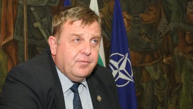 Каракачанов: Следващите осем F-16 ще са при други условия