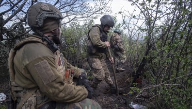 Украйна ожесточено брани линиите за снабдяване на войниците си в Бахмут