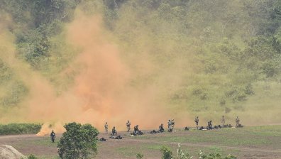Тайван с предупредителни изстрели срещу Китай, обеща контраатака