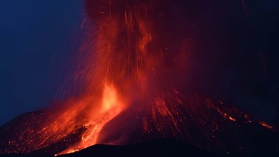 Етна отново изригна, издадоха предупреждение за високо ниво на тревога