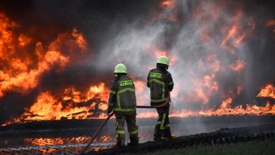Голям пожар избухна в склад в Китай и взе най-малко 14 жертви