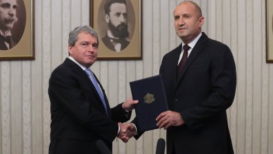 Румен Радев връчи третия мандат за правителство на ИТН