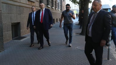 Пеевски остава без охрана от НСО, решиха депутатите