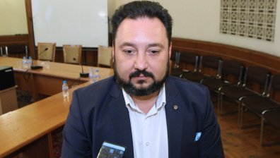Парламентарната комисия по културата и медиите излуша Светослав Костов и Емил Кошлуков	