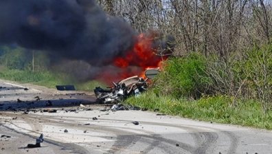 Тежка катастрофа край Нови хан, кола пламна, шофьорът не е успял да излезе (+СНИМКИ)