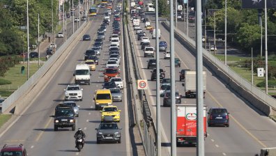 Опашка на "Кулата" и тежък трафик в страната в последния почивен ден