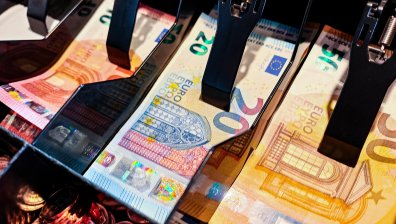 Изтичат часовете на българския лев: Как бизнесът и хората боравят с еврото (ВИДЕО)