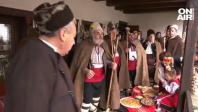 Обредният хляб в Карловско се приготвя в специални, 200-годишни съдове