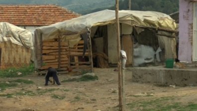 Каракачанов иска постоянно полицейско присъствие в ромските махали