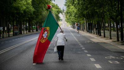 Европейски държави свалят ограниченията, Литва отваря барове и ресторанти