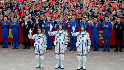 Китай изпрати астронавти към станция "Тянгун", ще каца на Луната през 2030 г.