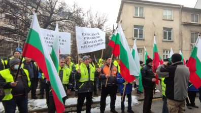 Не вярват на обещания: Служители на "Автомагистрали - Черно море" блокират проходи