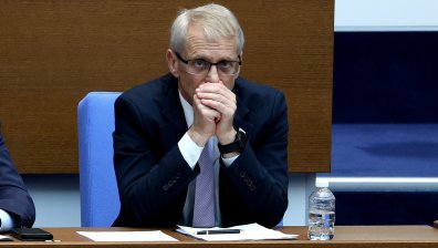 Денков критикува депутати за "просташки изказвания", отвърнаха му с "оставка"