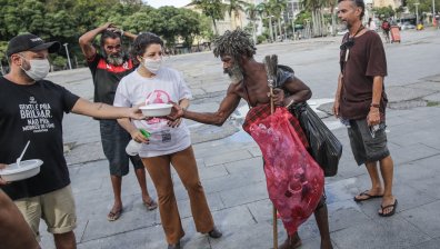 "Болката от глада": Бразилци се хранят с животински трупове (18+)