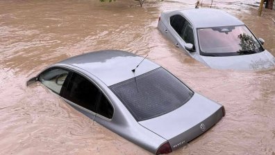Евакуират хора в Севлиево, коли и приземни етажи са под вода