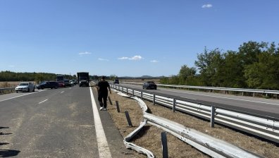 Катастрофа с ТИР блокира движението на АМ "Тракия"