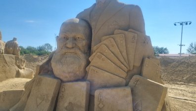 Цирковото изкуство е тема на Фестивала на пясъчните фигури в Бургас