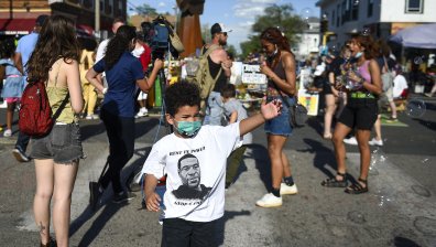 Протести в САЩ с искане за реформи в полицията, година след смъртта на Джордж Флойд 