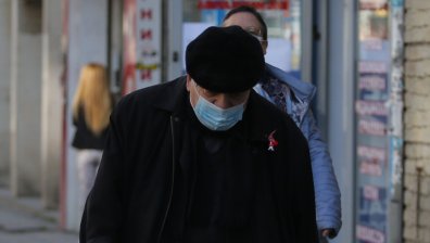 Пулмолог: Носенето на маски е обществен акт на защита