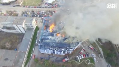 50 пожарникари са се борили с пожара в Студентски град