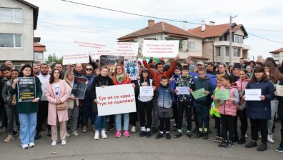 Жители на бургаския квартал "Горно Езерово" на протест заради разбит път