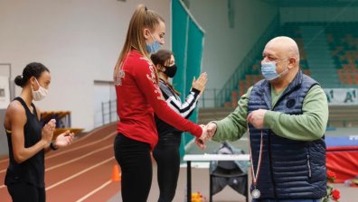 Кралев наблюдава стартовете от програмата на националния шампионат по лека атлетика