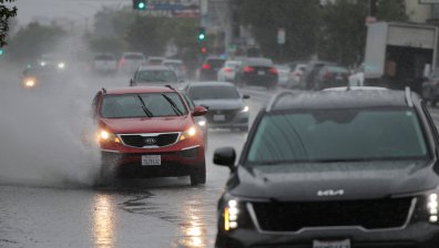 Бурята "Бенджамин" връхлетя Великобритания със страшна сила