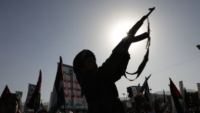 Хутите отново в атака - контейнеровоз в Червено море попадна под обстрел