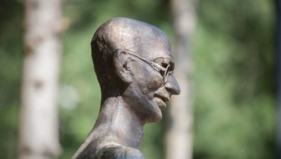 Паметник на Махатма Ганди откриха Рам и Радев