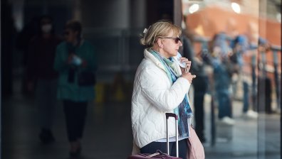 Две години по-късно Испания премахва маските на закрито