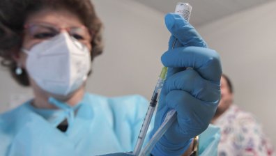 МЗ съобщава каква е разликата между антителата след преболедуване и ваксинация срещу Ковид-19