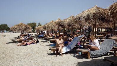 Нечовешко: 46-градусова жега мъчи туристите в Гърция
