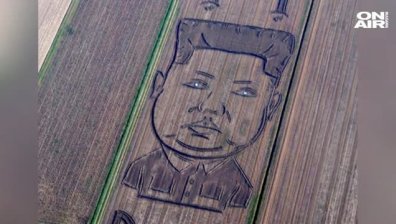 Художник "изрисува" Ким Чен Ун с помощта на трактор