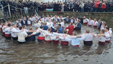 1000 лева глоба за кмета на Калофер заради хорото в Тунджа