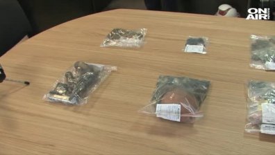 Задържаха 66-годишен мъж за притежание на 400 антични предмети