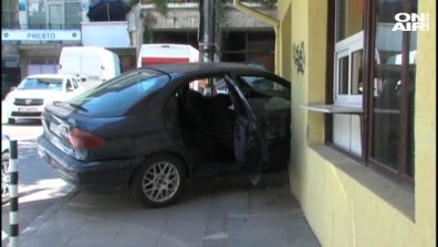 Кола се вряза в баничарница в Благоевград