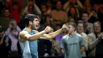 Карлос Алкарас спечели титлата в Ротердам срещу Алекс де Минор