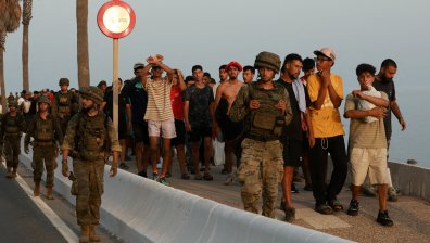 Мадрид вдига плаваща бариера край Сеута след невиждания мигрантски натиск