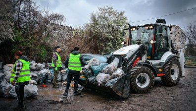 Доброволци почистиха "Люлин" и събраха над 50 тона боклук