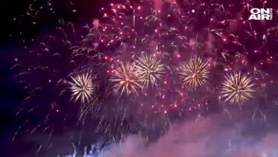 Впечатляващи фойерверки озариха небето над Калининград (Видео)