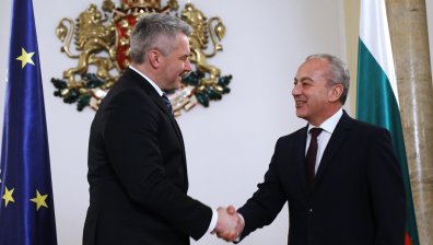 Донев към Нехамер: В общ интерес е да решаваме проблемите с нелегалната миграция