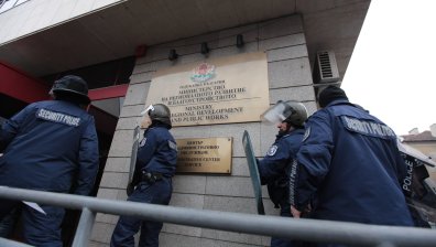 Повдигат обвинения на задържаните на протеста пред МРРБ