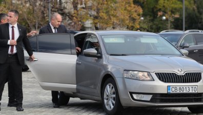 Радев посрещна президента на Ливан с личната "Шкода" (СНИМКИ)