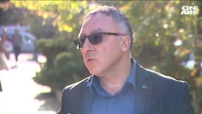 Директор използва електронния дневник за политически цели